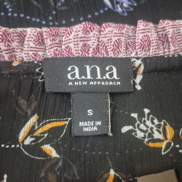 a.n.a A New Approach Black Sheer Floral Blouse Ruffle Sleeves Size Small - Picture 3 of 4